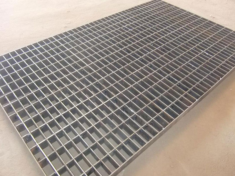 防滑鋼格柵在游樂場(chǎng)設(shè)施的防滑設(shè)計(jì)