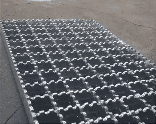 中石化油廠專用齒形鋼格柵板平臺廠家價格優(yōu)惠！！